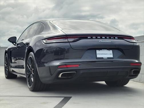 2022 Porsche Panamera 4