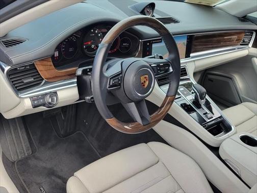 2022 Porsche Panamera 4