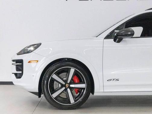 2026 Porsche Cayenne GTS