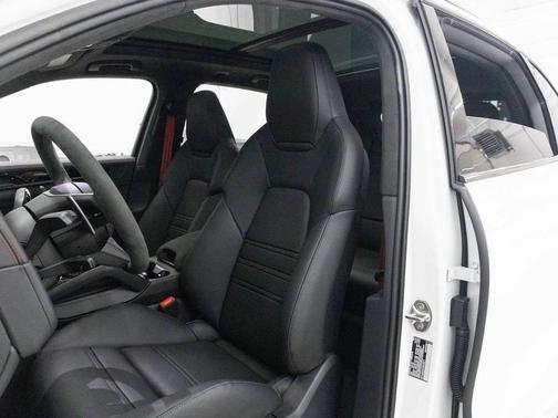 2026 Porsche Cayenne GTS