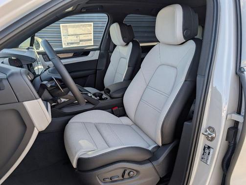 Blackch*chalk 2026 Porsche Cayenne Cayenne