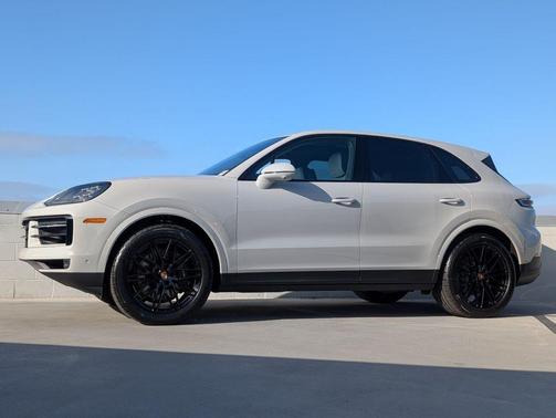 Blackch*chalk 2026 Porsche Cayenne Cayenne