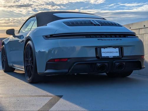 2025 Porsche 911 Carrera 4 GTS