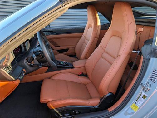 2025 Porsche 911 Carrera 4 GTS