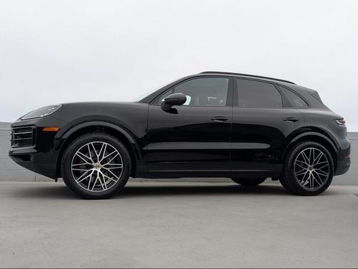 2024 Porsche Cayenne Base (Tiptronic)