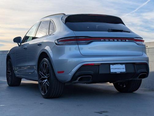 Dolomite 2026 Porsche Macan Macan