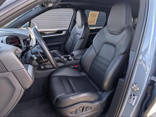 2024 Porsche Cayenne Base (Tiptronic)