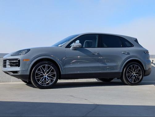 2024 Porsche Cayenne Base (Tiptronic)