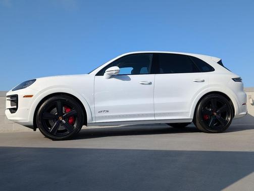 Chromite Black Metallic 2026 Porsche Cayenne GTS
