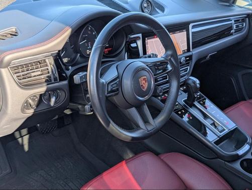 2023 Porsche Macan 