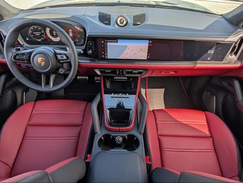 2025 Porsche Cayenne GTS