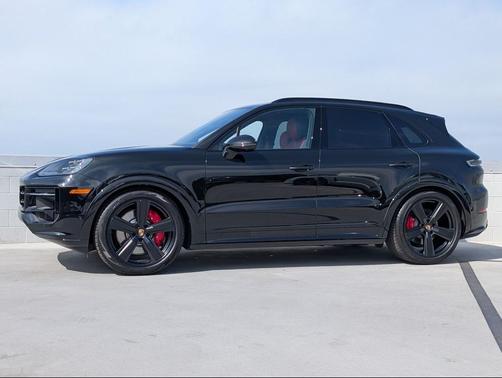 2025 Porsche Cayenne GTS