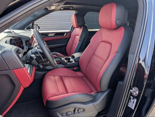 2025 Porsche Cayenne GTS