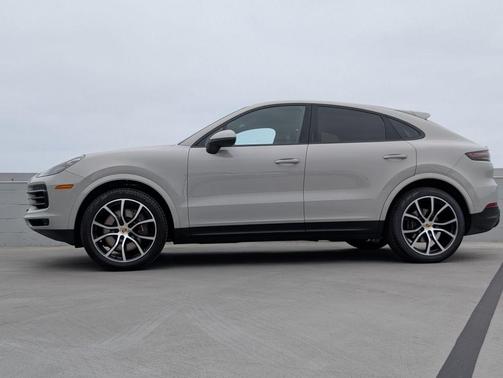 Chalk 2023 Porsche Cayenne Platinum Edition