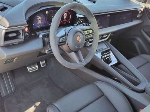 2025 Porsche Macan 4S