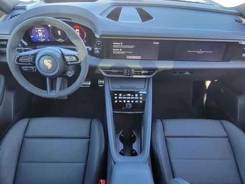 2025 Porsche Macan Electric 4S