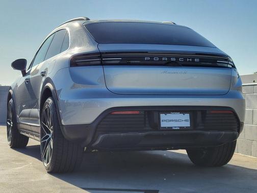 2025 Porsche Macan 4S