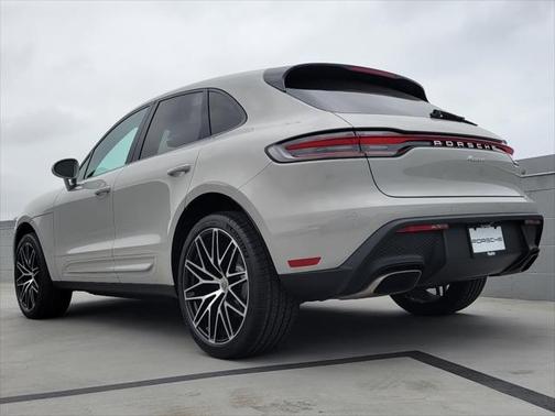 2022 Porsche Macan Base