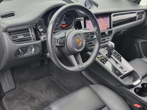 2022 Porsche Macan Base