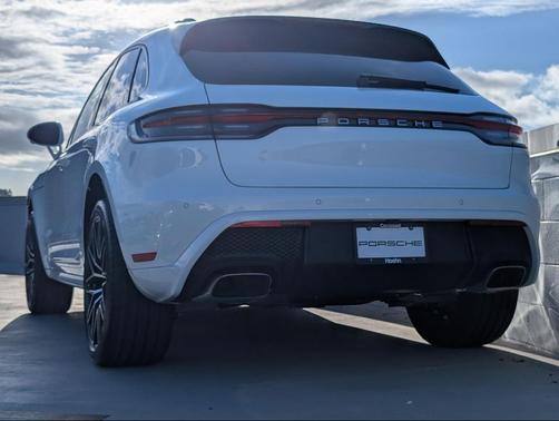 2026 Porsche Macan 
