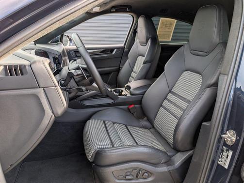 2025 Porsche Cayenne GTS