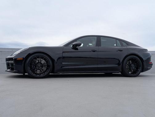 2026 Porsche Panamera Turbo