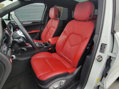 2021 Porsche Macan Base