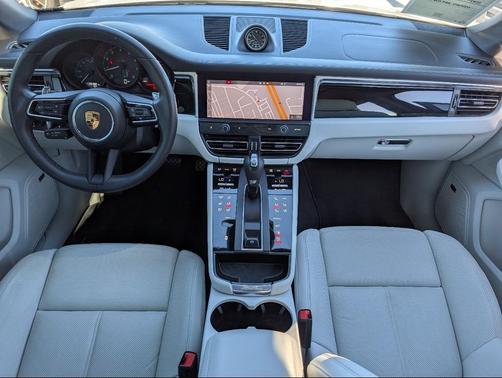 2022 Porsche Macan 