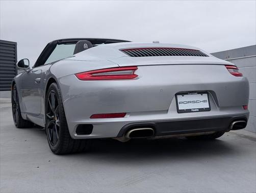 2018 Porsche 911 Carrera