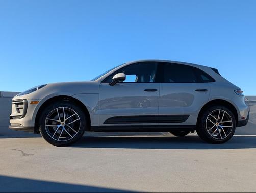2022 Porsche Macan Base (PDK)