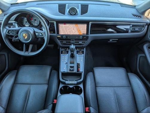 2022 Porsche Macan Base (PDK)