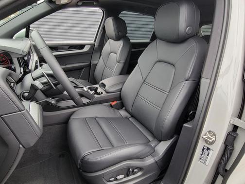 2025 Porsche Cayenne S