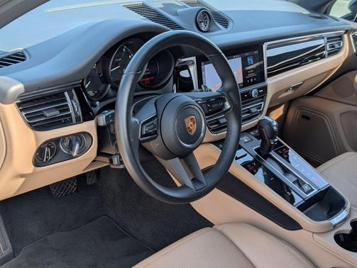 Jet Black Metallic 2024 Porsche Macan Macan