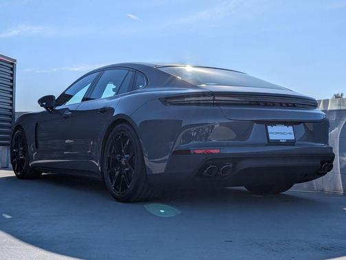 2026 Porsche Panamera 