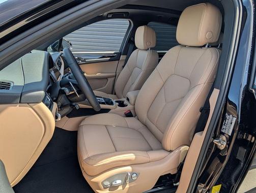 Jet Black 2026 Porsche Macan Macan