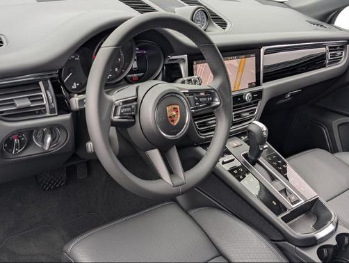 2025 Porsche Macan 
