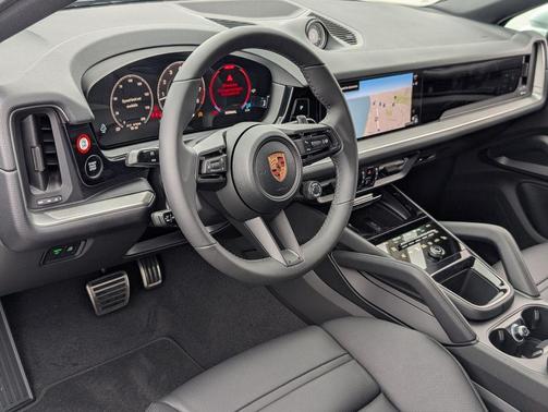 Chromite Black Metallic 2026 Porsche Cayenne S