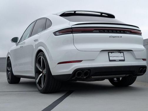 Chromite Black Metallic 2026 Porsche Cayenne S