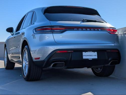 2023 Porsche Macan Base (PDK)