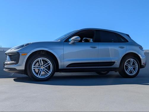 2023 Porsche Macan Base (PDK)