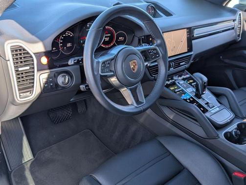 2022 Porsche Cayenne Platinum Edition