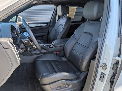 2022 Porsche Cayenne Platinum Edition