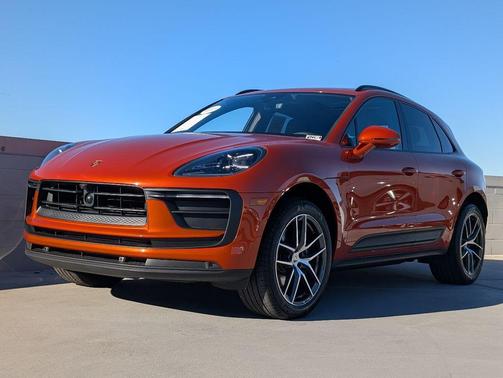 2024 Porsche Macan Base (PDK)