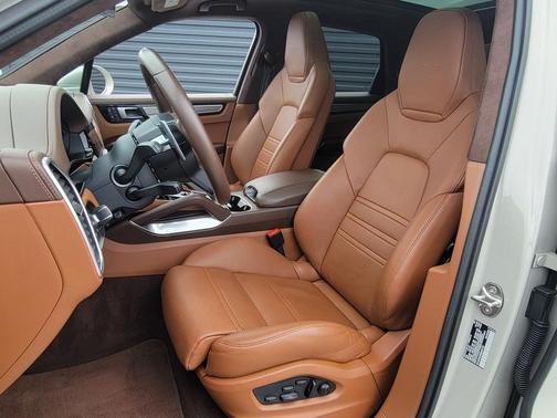 Cashmere 2022 Porsche Cayenne Turbo