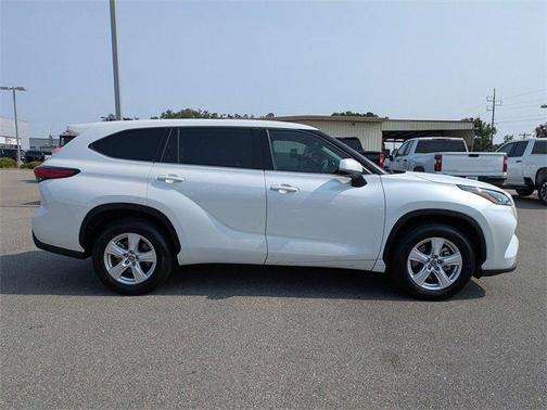 2022 Toyota Highlander L