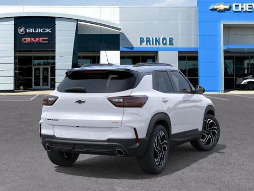 Iridescent Pearl Tricoat 2026 Chevrolet Trailblazer RS