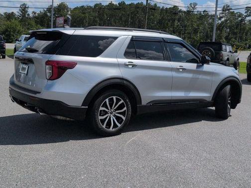 Silver Metallic 2023 Ford Explorer ST-Line