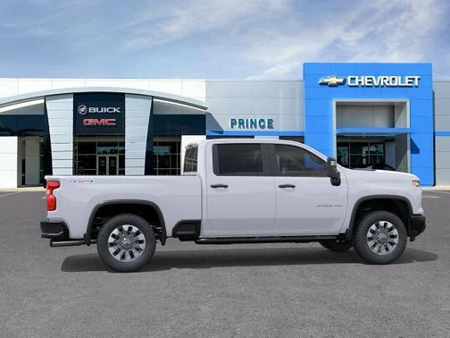 Summit White 2026 Chevrolet Silverado 2500 Custom