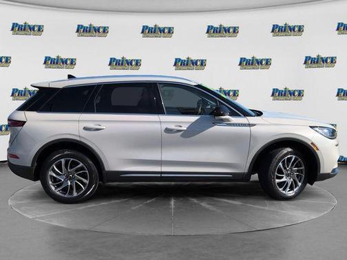 Pearl Metallic 2022 Lincoln Corsair Standard
