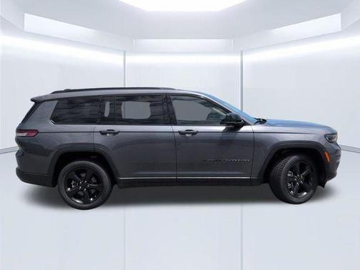 Metallic 2022 Jeep Grand Cherokee L Limited